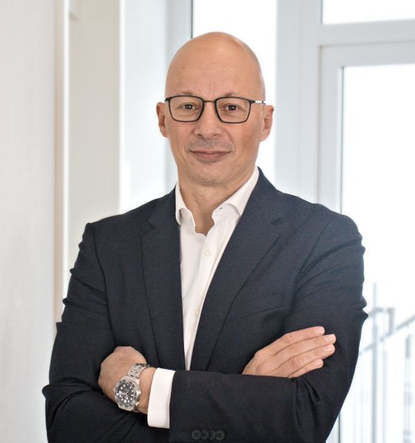 ansprechpartner-werner-1-600×640 Werner Arnautovic, oneword