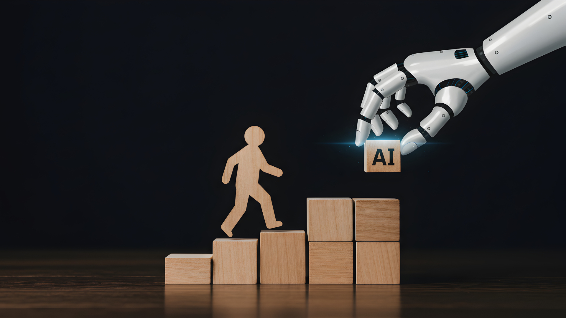 KI-Übersetzung optimal nutzen: 5 Schritte; Holzmännchen geht eine Treppe aus Holzklötzen hoch am Ende setzt eine Roboterhand einen Klotz mit der Aufschrift AI